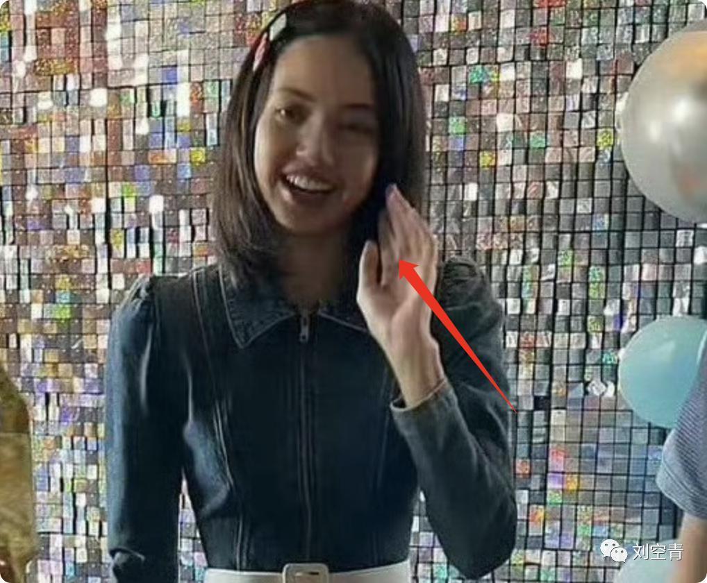 她现在的脸，怎么这么吓人了？
