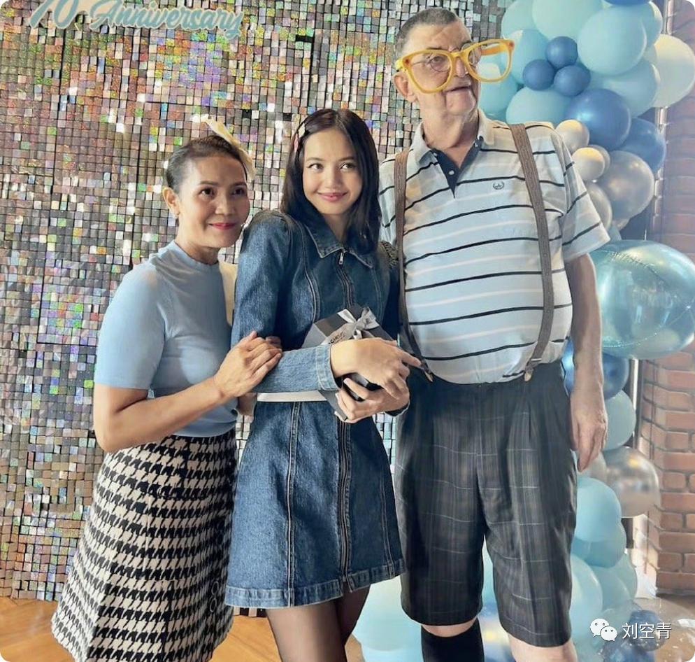 她现在的脸，怎么这么吓人了？
