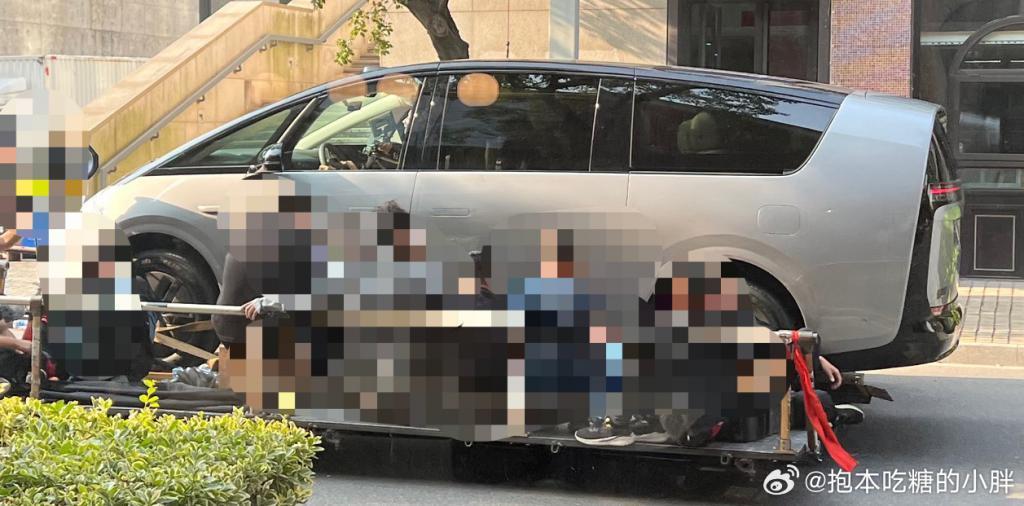 理想纯电旗舰MPV车型MEGA实车亮相,车长有望超过5.3米