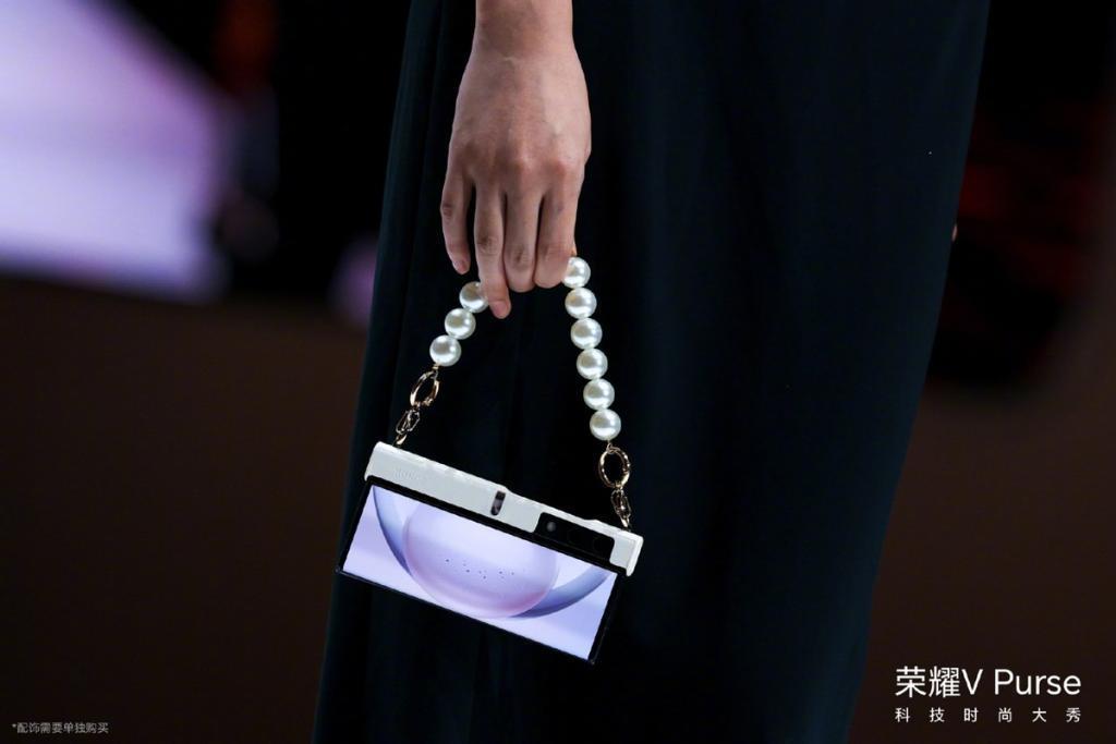 荣耀折叠屏迎来“起跳”时刻