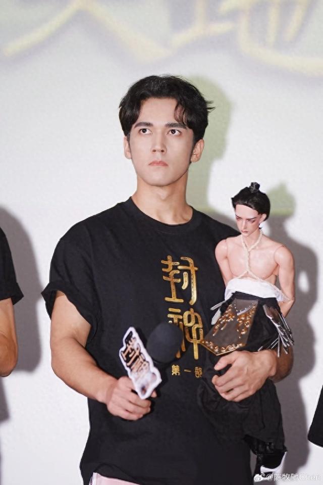 无视离婚、被同性室友爆料风波，《封神》官博转发陈牧驰大片力挺