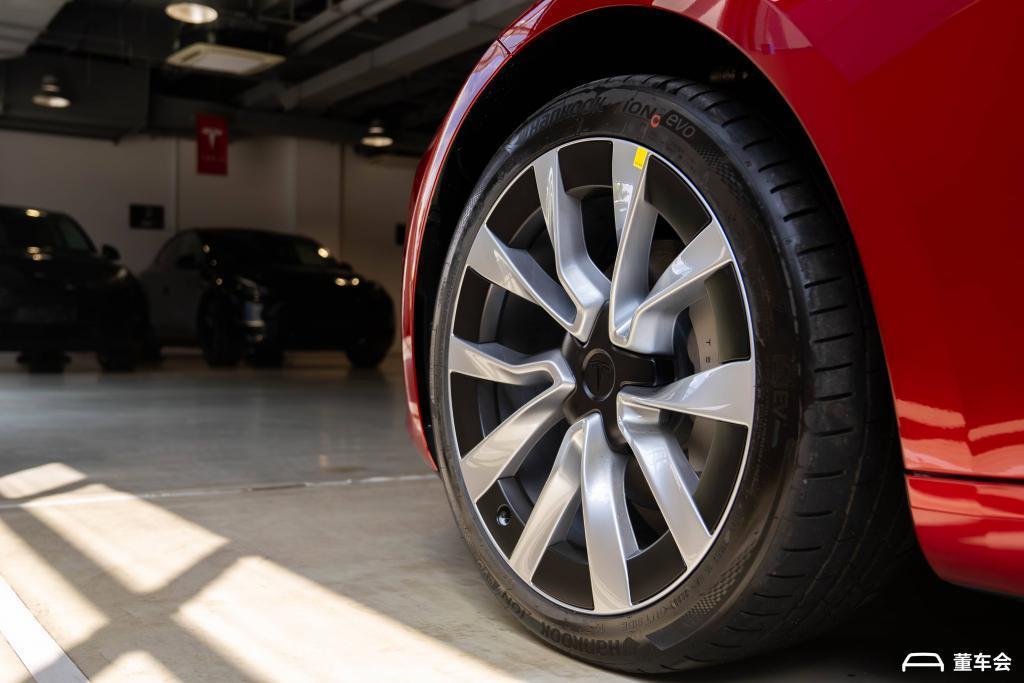 新 Model 3 今日开售，Cybertruck 下月交付，可特斯拉居然卖不动了？