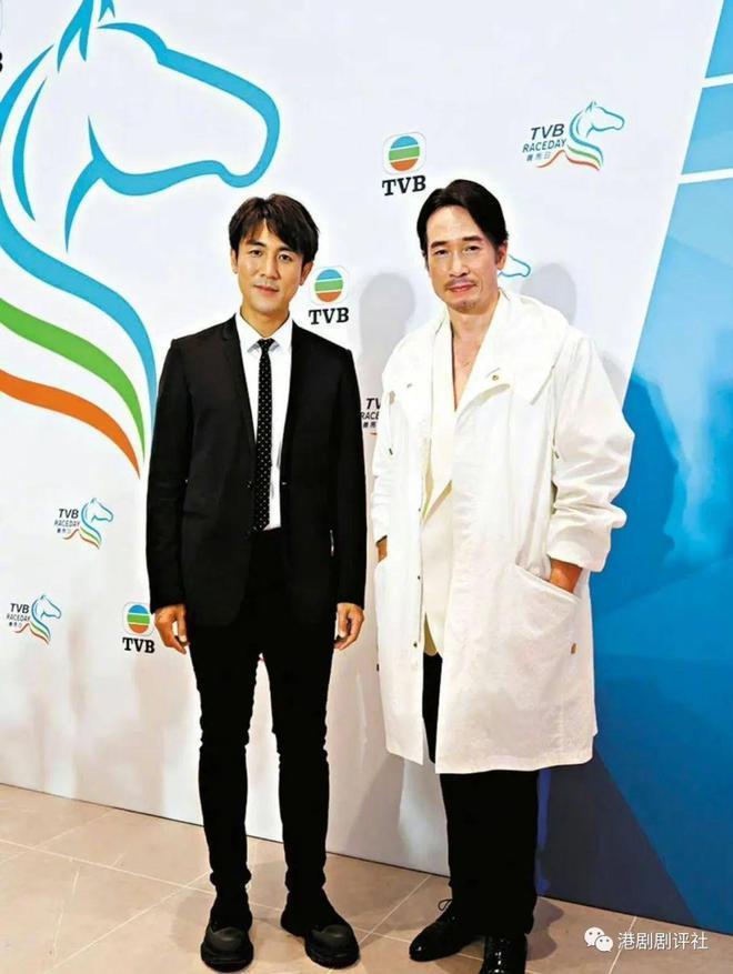 TVB视帝与妻儿深圳坐地铁被偶遇，网友大赞他们低调又贴地