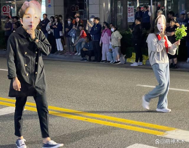 不伦不类！韩国女团偷文化闹出大笑话，回归海报直接用中式供桌