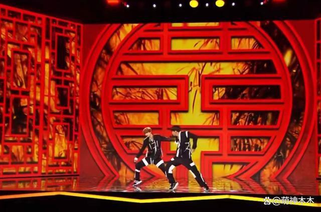 不伦不类！韩国女团偷文化闹出大笑话，回归海报直接用中式供桌