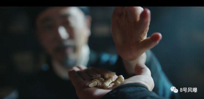 悬疑感拉满了，但他们一出来就出戏？