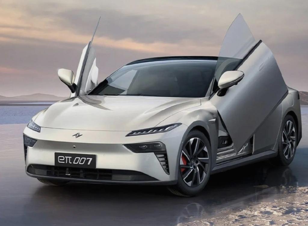 车企都在卷的“剪刀门”，是真炫酷还是真添堵？