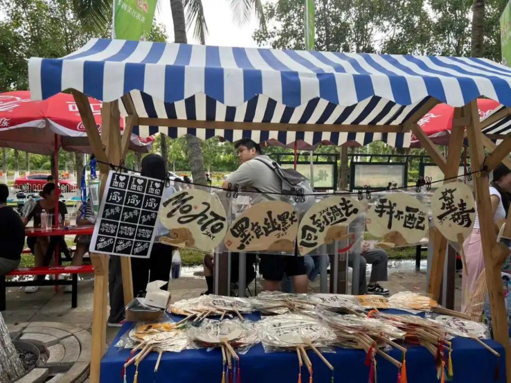 演唱会「摆摊特种兵」：跨城流窜，一场赚3000