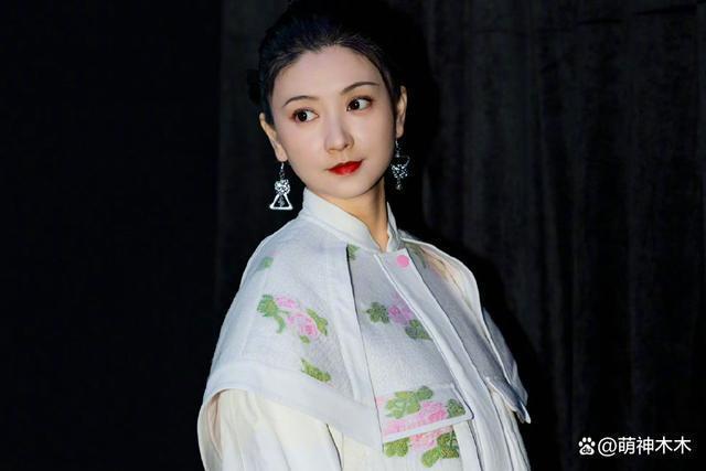 众星接力为狗发声，遭质问谁为被咬女童发声：难道人不如狗？