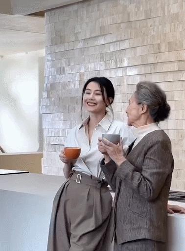 高圆圆针织衫 奶奶裤太温柔了吧！秋冬奶茶系穿搭，让人一看心都化了！