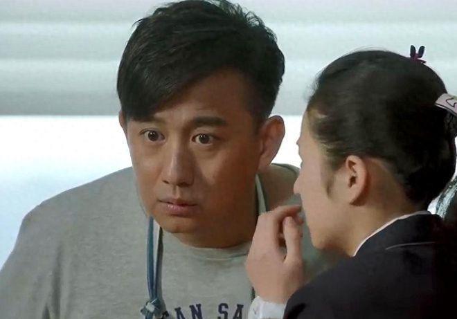黄磊戏剧节行为惹争议 被曝多次将观众手机摔地上