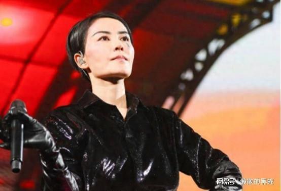 真假？曝王菲生子谢霆锋求婚, 久违露面变化大