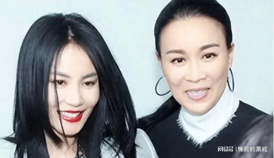 真假？曝王菲生子谢霆锋求婚, 久违露面变化大