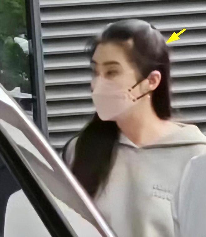 王祖贤在厦门再被偶遇住900元酒店 疑将在国内定居