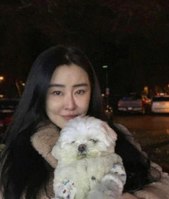 王祖贤在厦门再被偶遇住900元酒店 疑将在国内定居