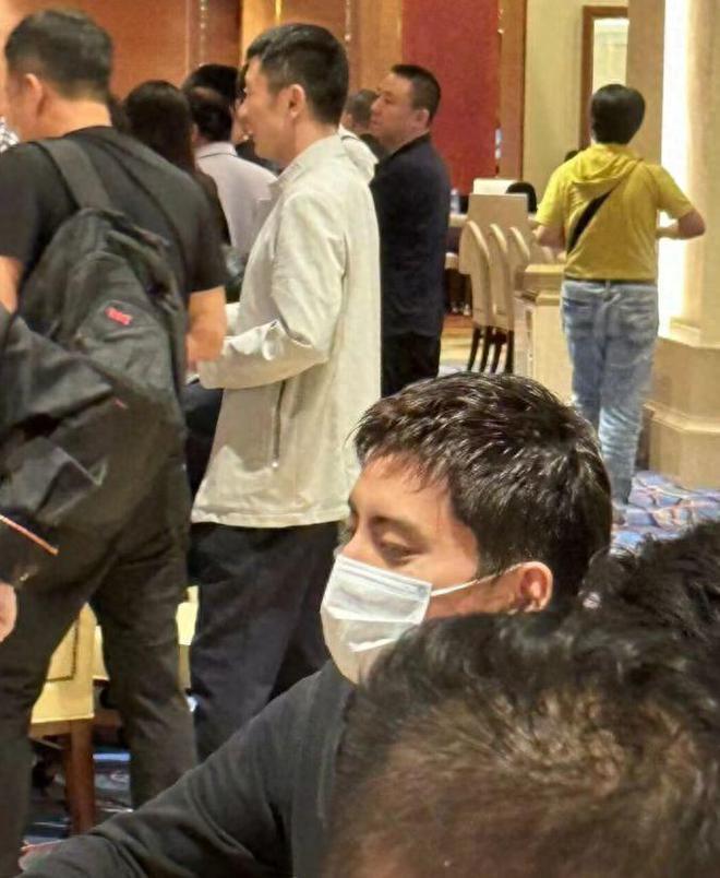 王大陆戴名表现身澳门赌场 网友调侃：本色出演