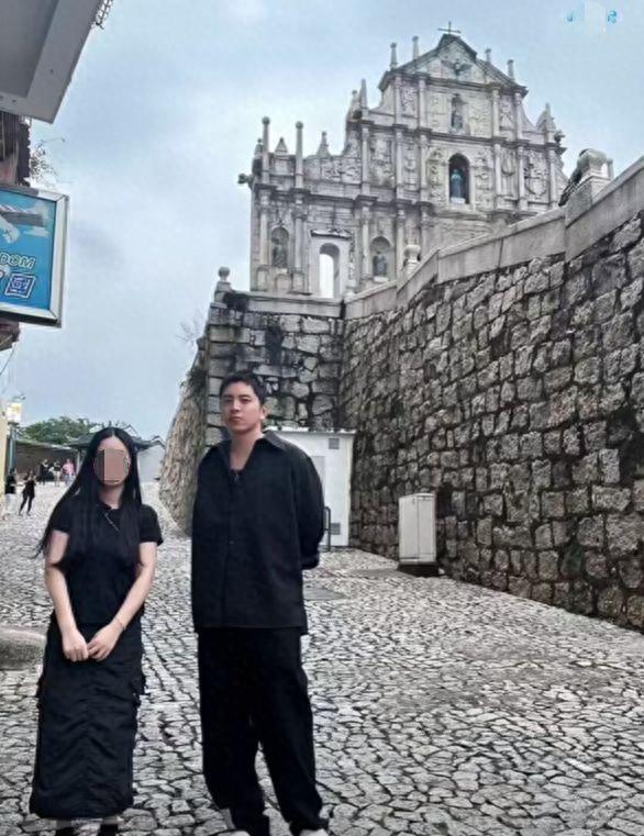 王大陆戴名表现身澳门赌场 网友调侃：本色出演