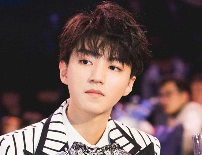 王俊凯奶茶店被曝无证经营 其父卖人参水功效存疑