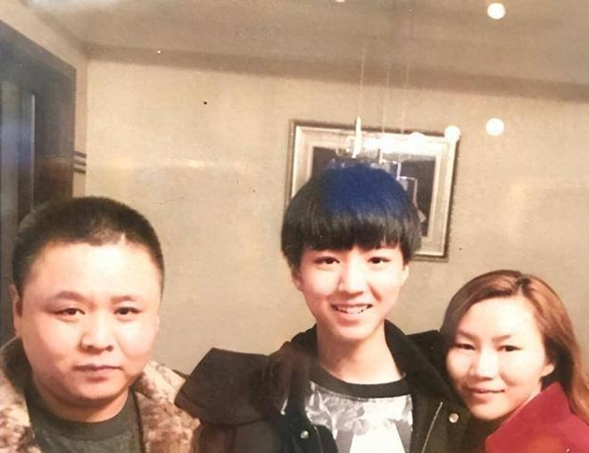 王俊凯奶茶店被曝无证经营 其父卖人参水功效存疑