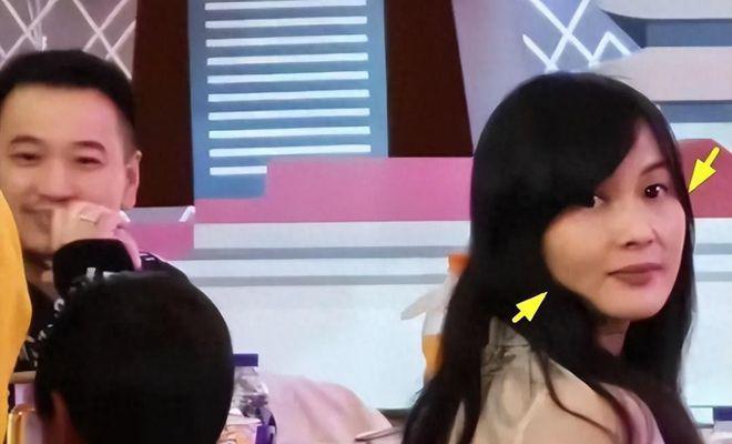 吴尊携妻女逛街买十几件平价款 林丽莹穿搭被嘲