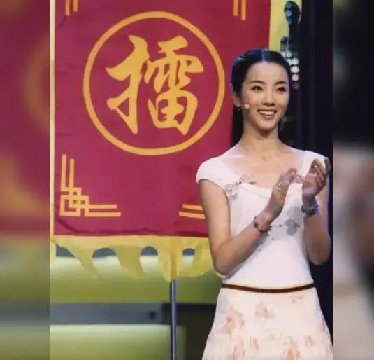 李思思宣布从央视离职，没嫁60岁富豪！