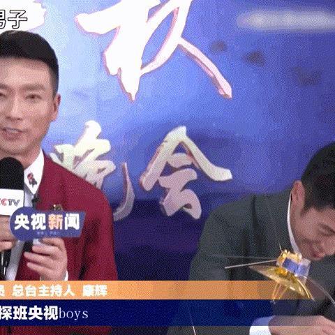 好久不见撒贝宁啦，一家四口好幸福呀