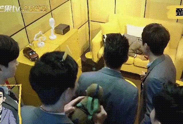好久不见撒贝宁啦，一家四口好幸福呀