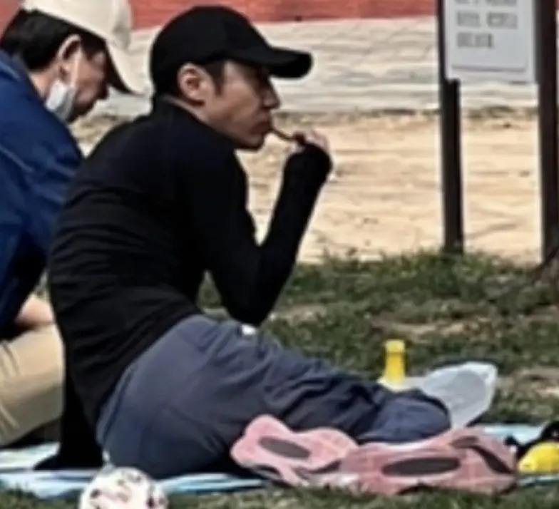 好久不见撒贝宁啦，一家四口好幸福呀
