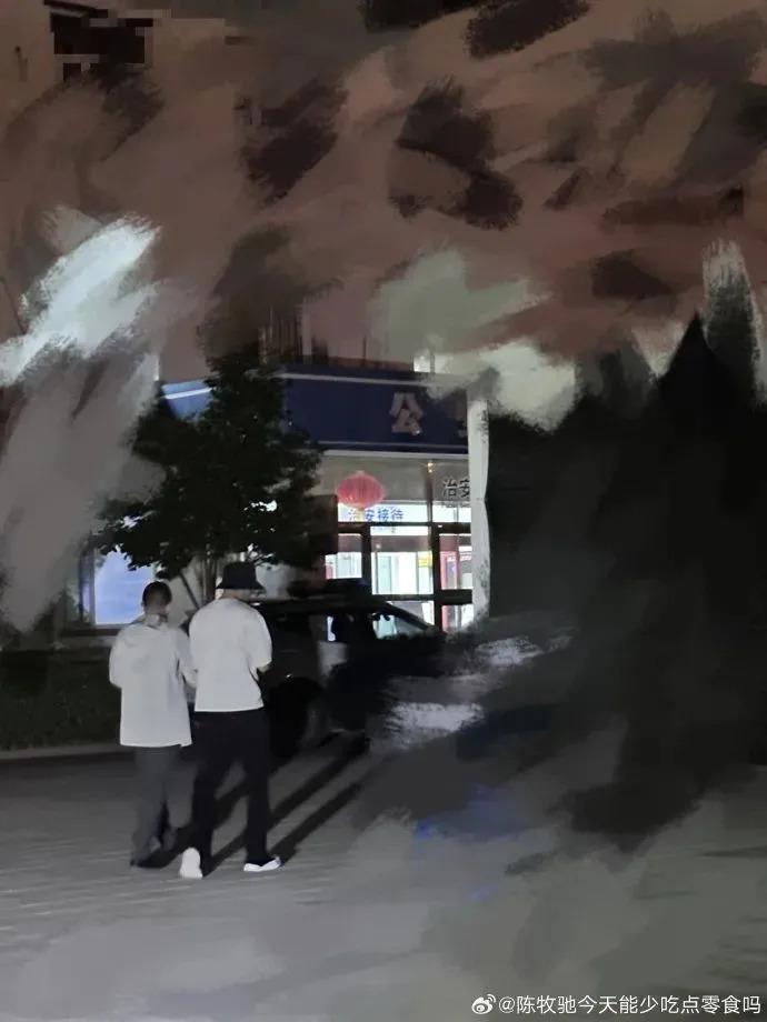 怎么会有人在娱乐圈里搞纯爱啊…