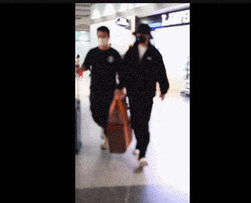 怎么会有人在娱乐圈里搞纯爱啊…