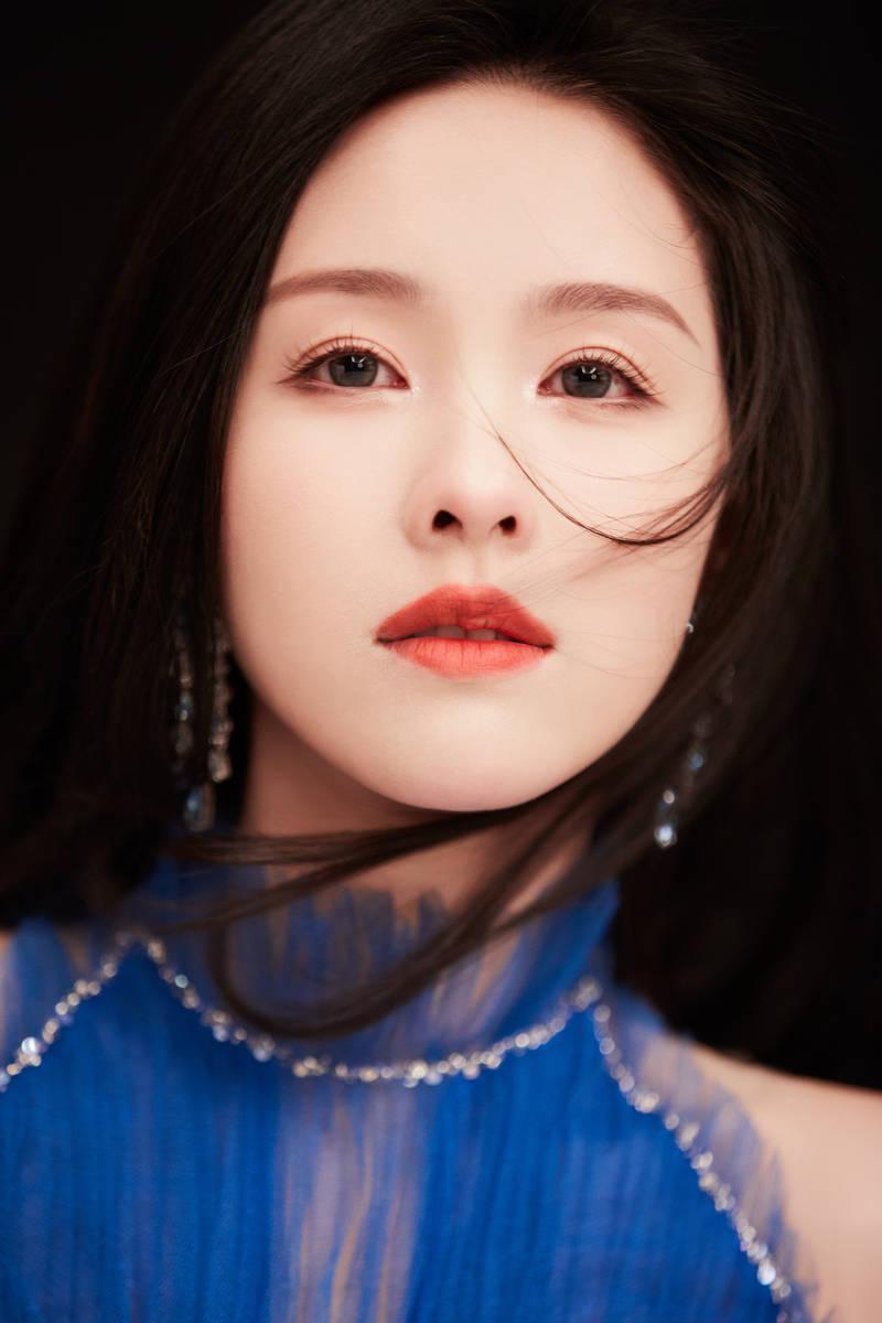 陈都灵穿纱裙梦幻唯美 肌肤白皙状态佳