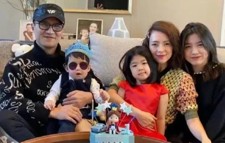 狗仔曝章子怡汪峰离婚 两子女抚养已划分