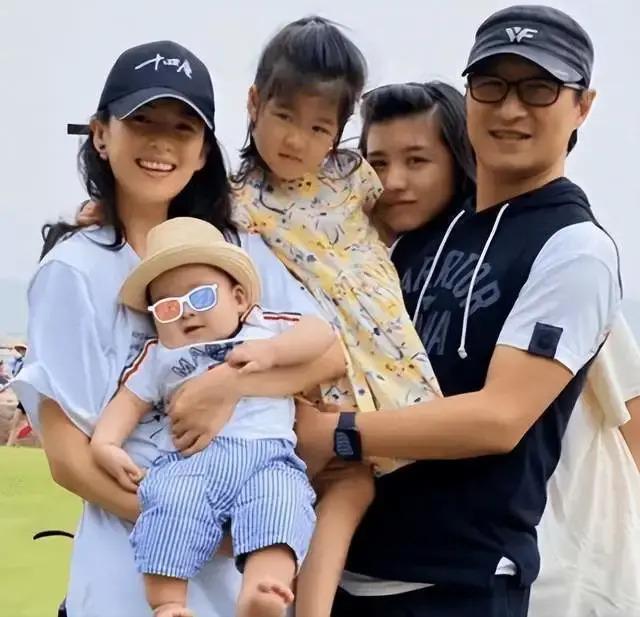 汪峰章子怡被曝离婚，知情人透露两人分割35亿财产
