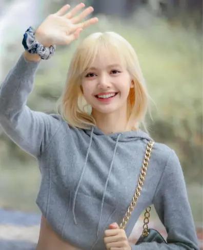 不是女明星吗？怎么臭臭的？