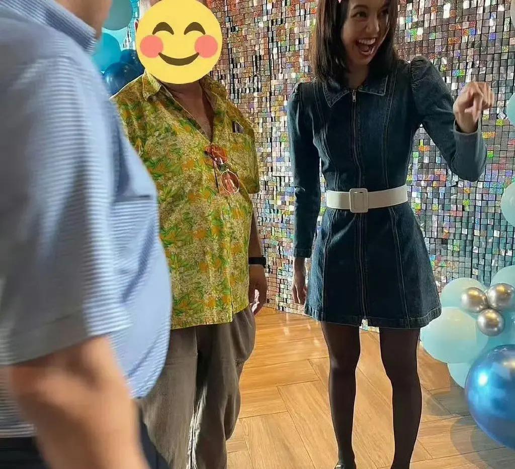 不是女明星吗？怎么臭臭的？