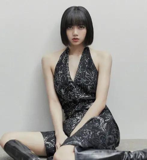 不是女明星吗？怎么臭臭的？