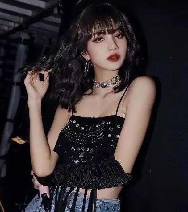 不是女明星吗？怎么臭臭的？