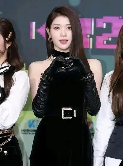 不是女明星吗？怎么臭臭的？
