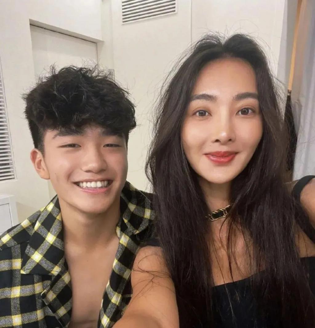 还记得曹格和吴速玲的儿子Joe吗？男高版李钟硕？