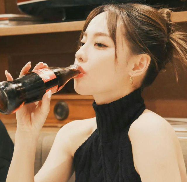 Lisa上热搜洗白被骂翻！滤镜破灭被嘲又黑又丑