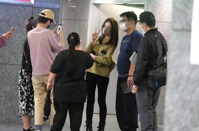 许玮甯荣获金钟奖最佳女主 提及邱泽称＂他很爱我＂
