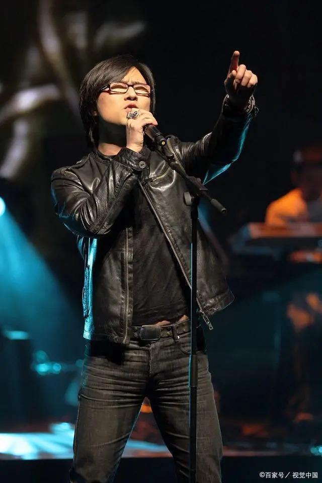 5段感情4段婚姻4任妻子4孩子，前女友曾为其自杀，汪峰凭什么