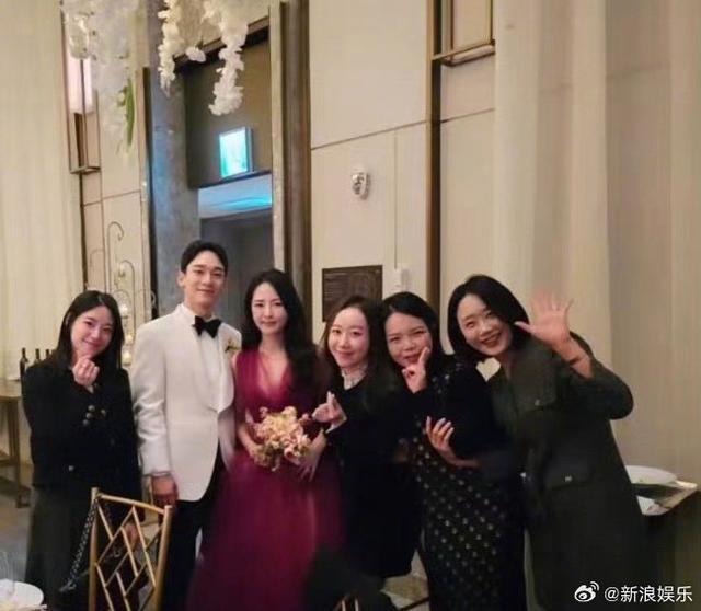 金钟大举行婚礼妻子正脸首曝光 EXO边伯贤金珉锡也出席