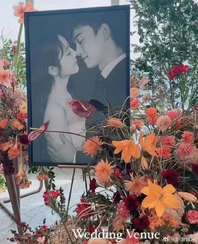 金钟大举行婚礼妻子正脸首曝光 EXO边伯贤金珉锡也出席