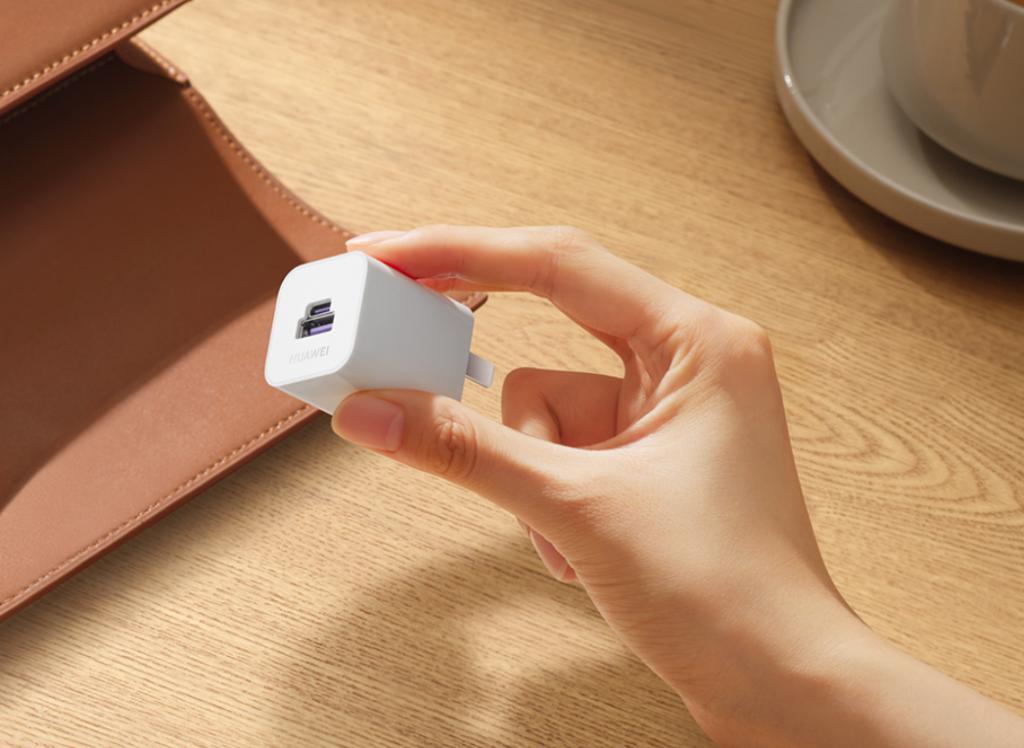 华为推出冰糖、卡片两款全能充，充电器“大一统”时代到来