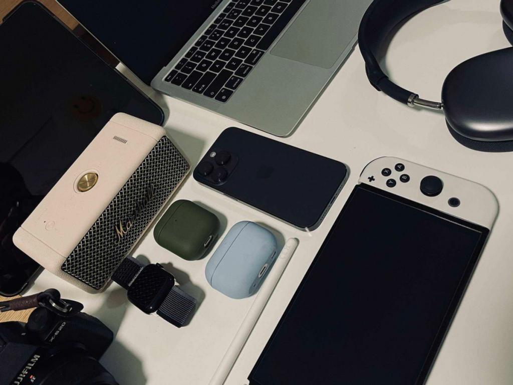 华为推出冰糖、卡片两款全能充，充电器“大一统”时代到来