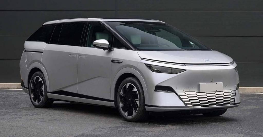 3202 年了，国产 MPV 还没有走出「埃尔法」的阴影