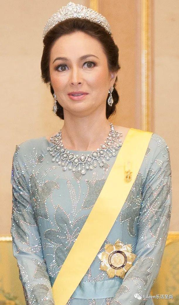 拖8年才成最美王后？亚洲王室还有这么不同的高颜值一家人？