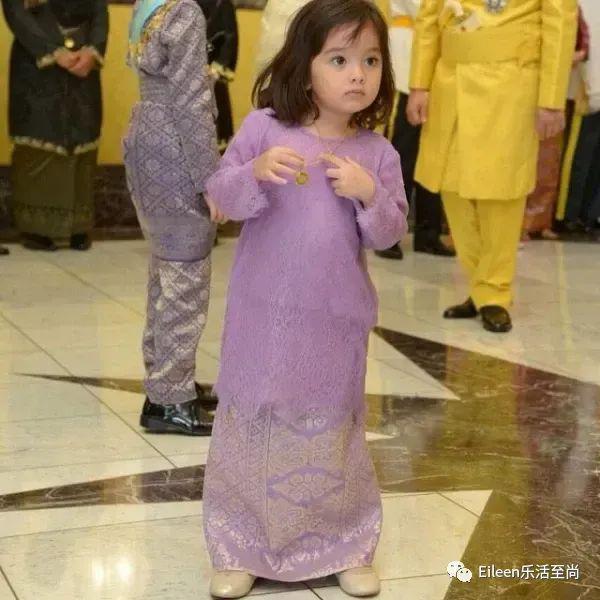 拖8年才成最美王后？亚洲王室还有这么不同的高颜值一家人？