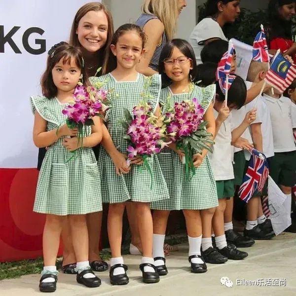 拖8年才成最美王后？亚洲王室还有这么不同的高颜值一家人？